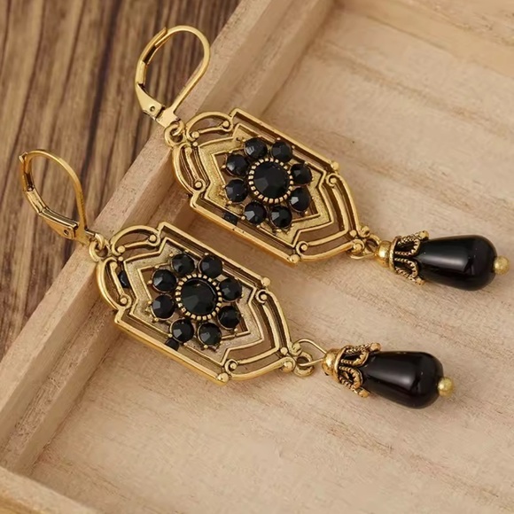 Vintage Marquis Ekaterina Gold Brass Earrings - Picture 1 of 5